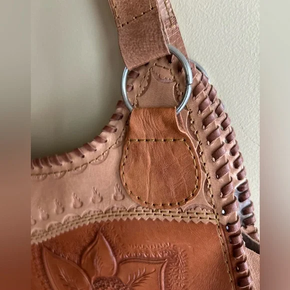 Tooled leather shoulder bag - Picture 4 of 14